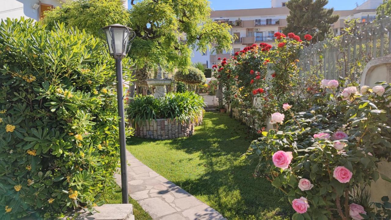 Villa Mary Trani Eksteriør bilde